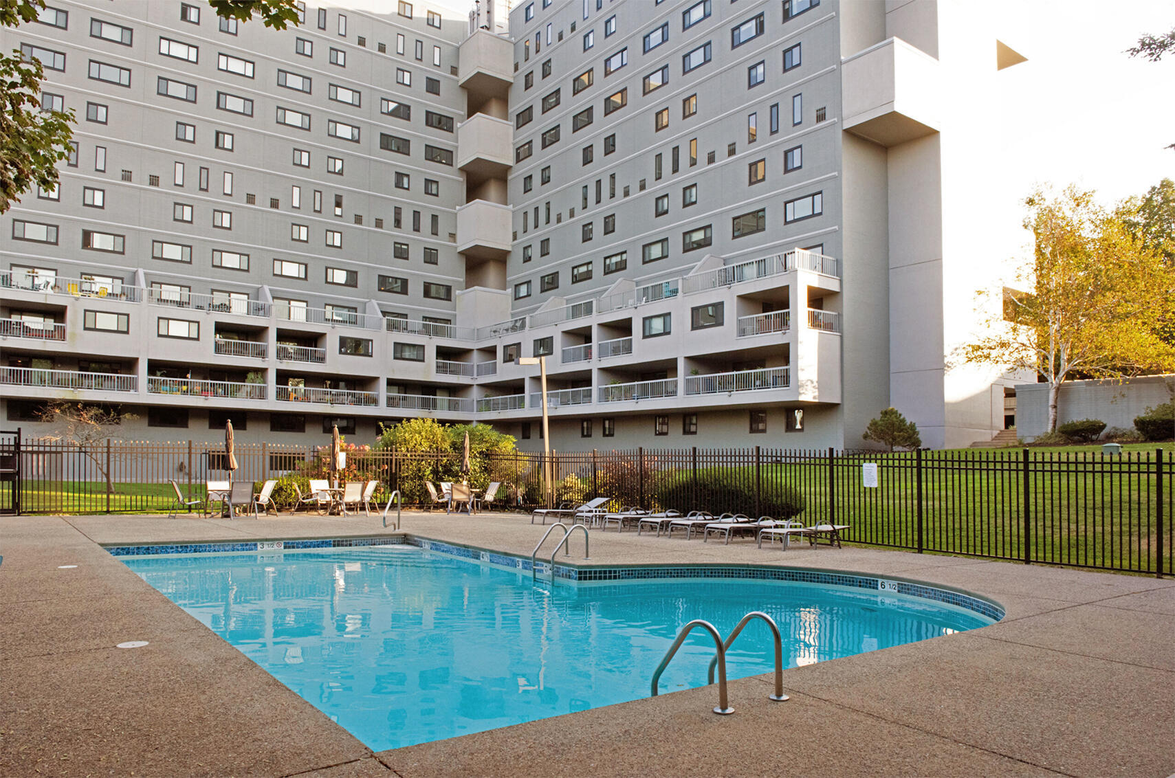 340 Eastern Promenade, Unit 252 Portland, ME 04101 - Photo 20 of 21 Pool