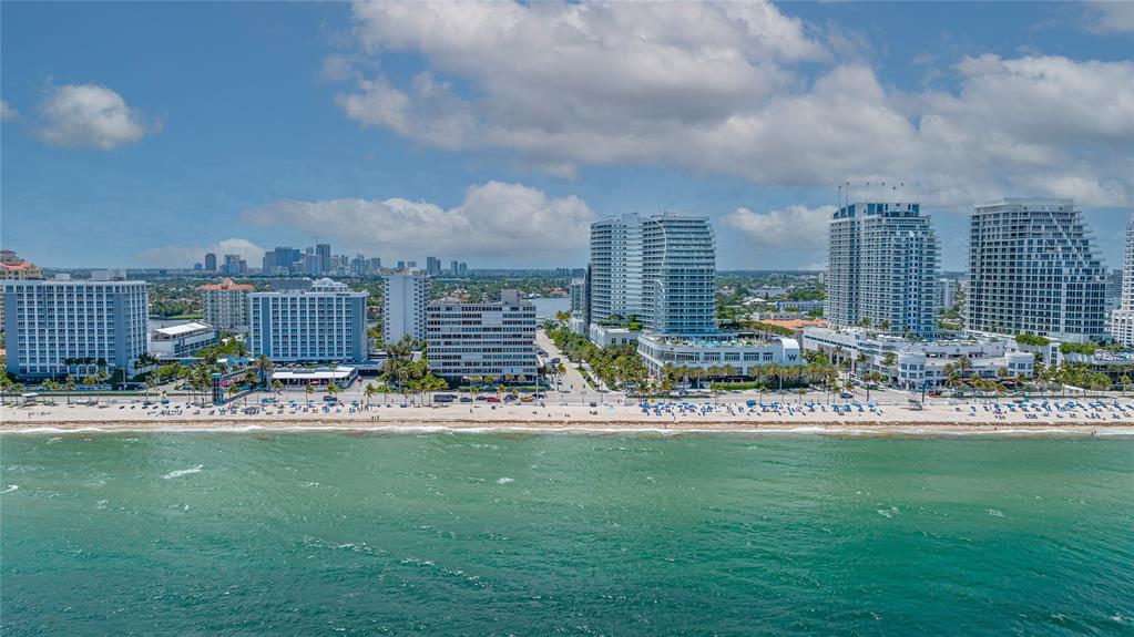 401 North Birch Road, Unit 1212 Fort Lauderdale, FL 33304 - Photo 34 of 40 a view of a park with lawn chairs and a big yard