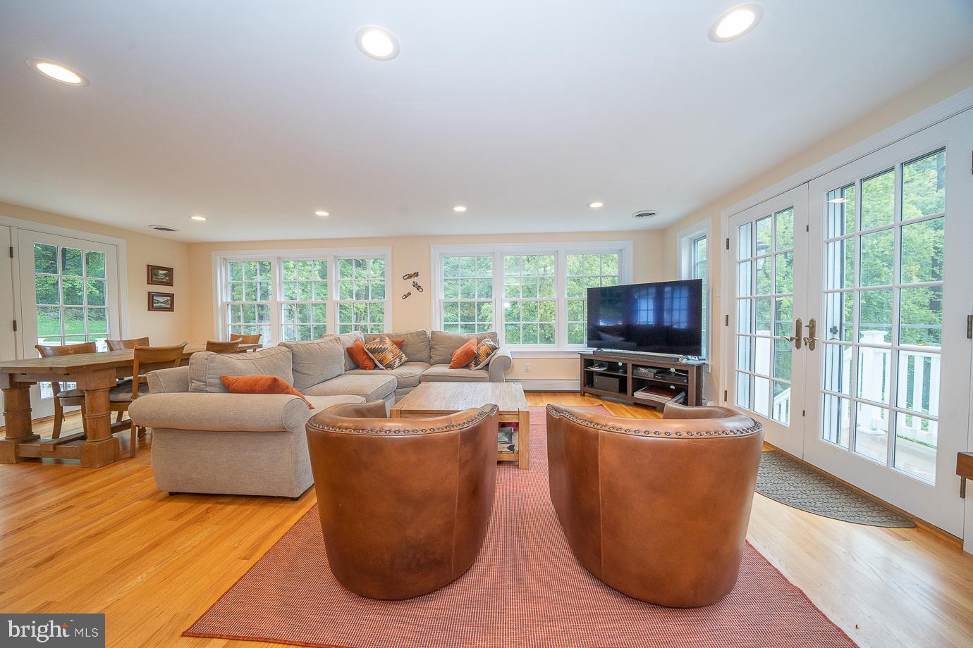 951 Pinecroft Road Berwyn, PA 19312 - Photo 12 of 36 Huge family room with a wall of windows