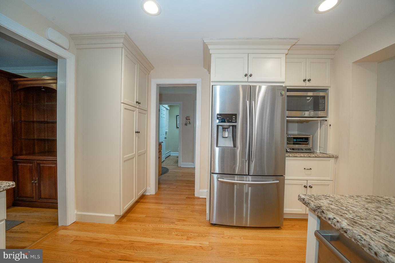 951 Pinecroft Road Berwyn, PA 19312 - Photo 8 of 36 Stainless appliances