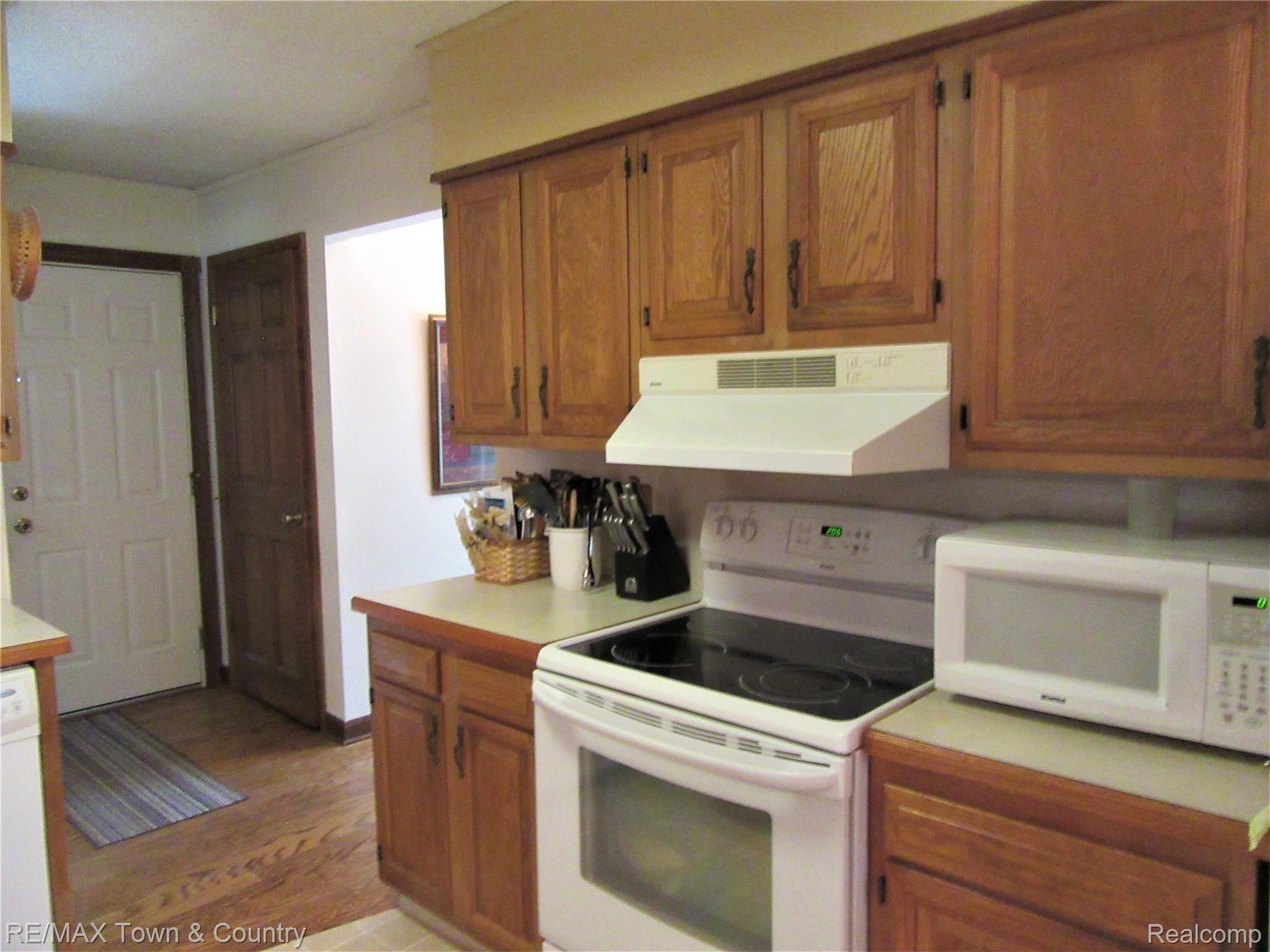 1021 Stonehenge Road Flint, MI 48532 - Photo 10 of 30 stone kit 1.jpg