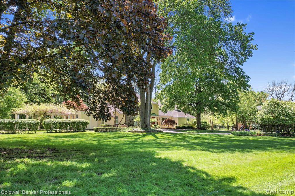 19905 Beverly Road Beverly Hills, MI 48025 - Photo 3 of 98