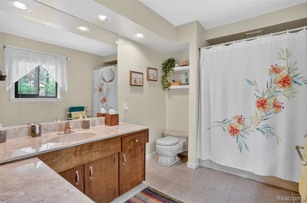 10467 Mcgregor Road Pinckney, MI 48169 - Photo 16 of 33 Gallery Image 16