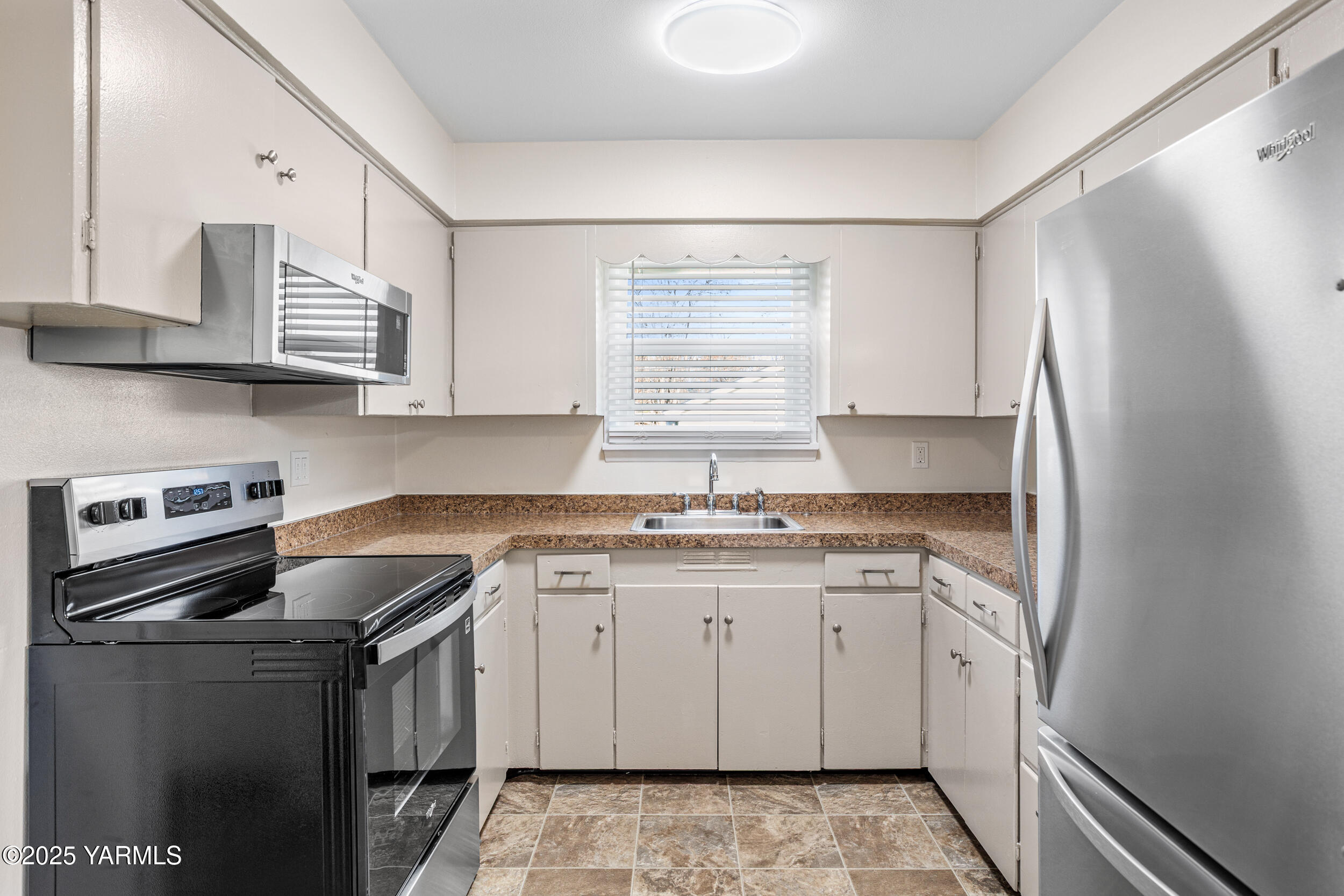814 Adams Avenue Toppenish, WA 98948 - Photo 17 of 23 a kitchen with stainless steel appliances granite countertop a sink stove and refrigerator