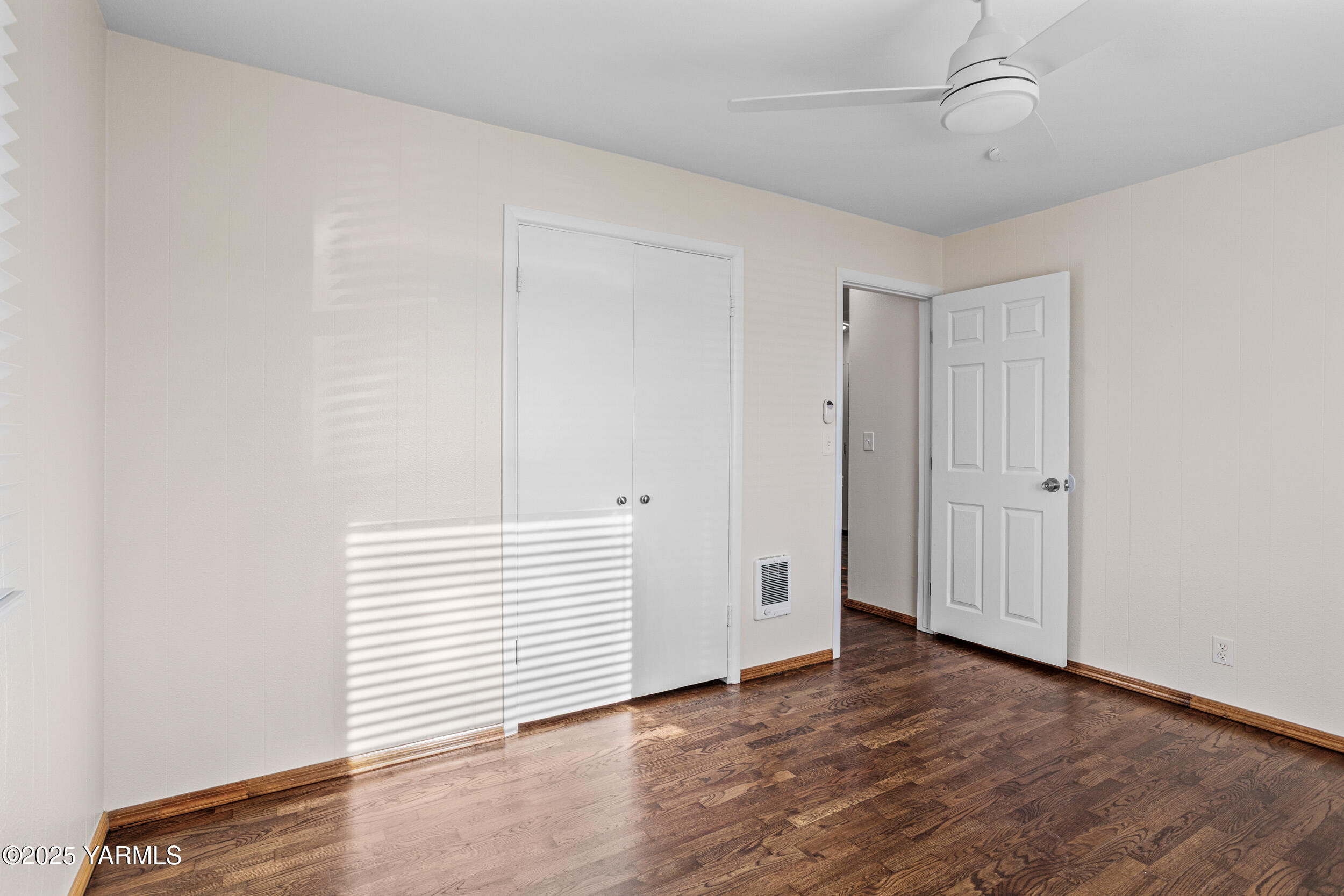 814 Adams Avenue Toppenish, WA 98948 - Photo 19 of 23 an empty room with wooden floor and windows