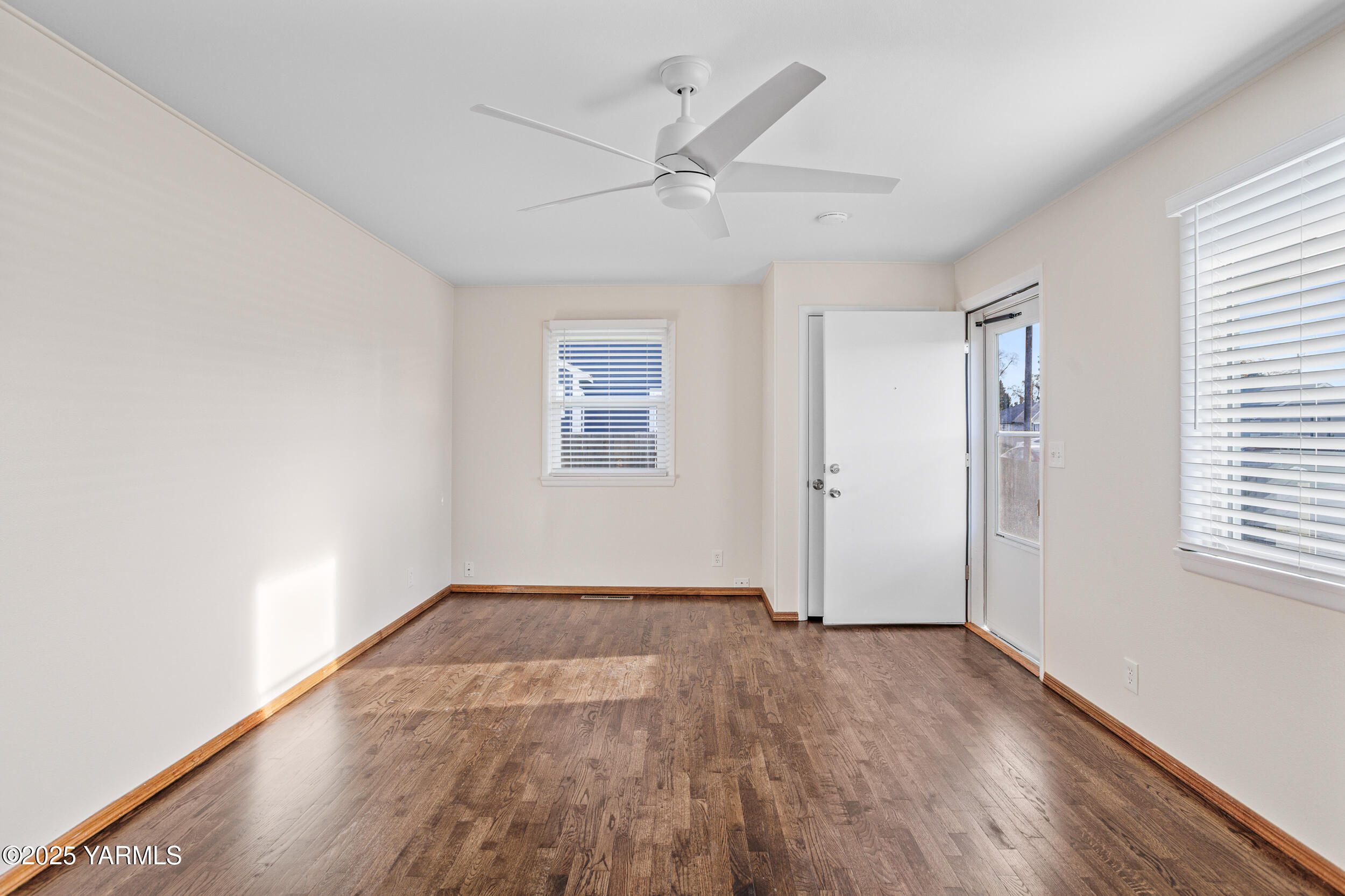 814 Adams Avenue Toppenish, WA 98948 - Photo 20 of 23 wooden floor in an empty room with a window