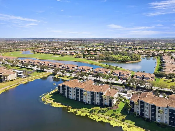 a picture of a bathroom with wall painting