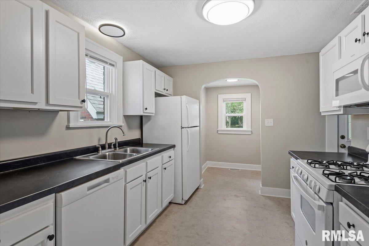 1902 Dial Court Springfield, IL 62704 - Photo 6 of 28