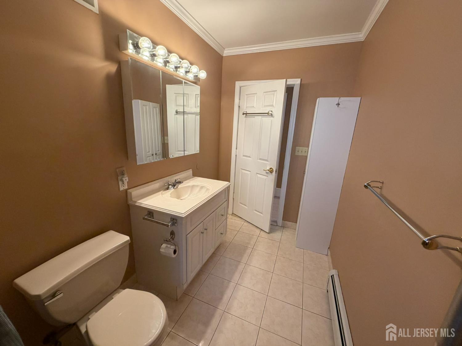 628 Grove Avenue Edison, NJ 08820 - Photo 12 of 21 a bathroom with a sink mirror vanity and toilet