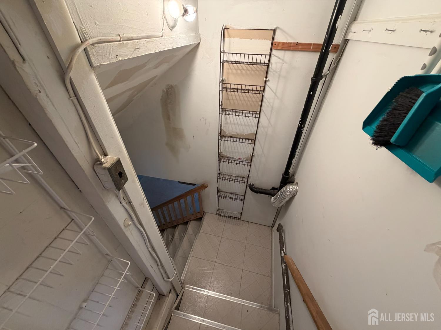 628 Grove Avenue Edison, NJ 08820 - Photo 18 of 21 a view of entryway