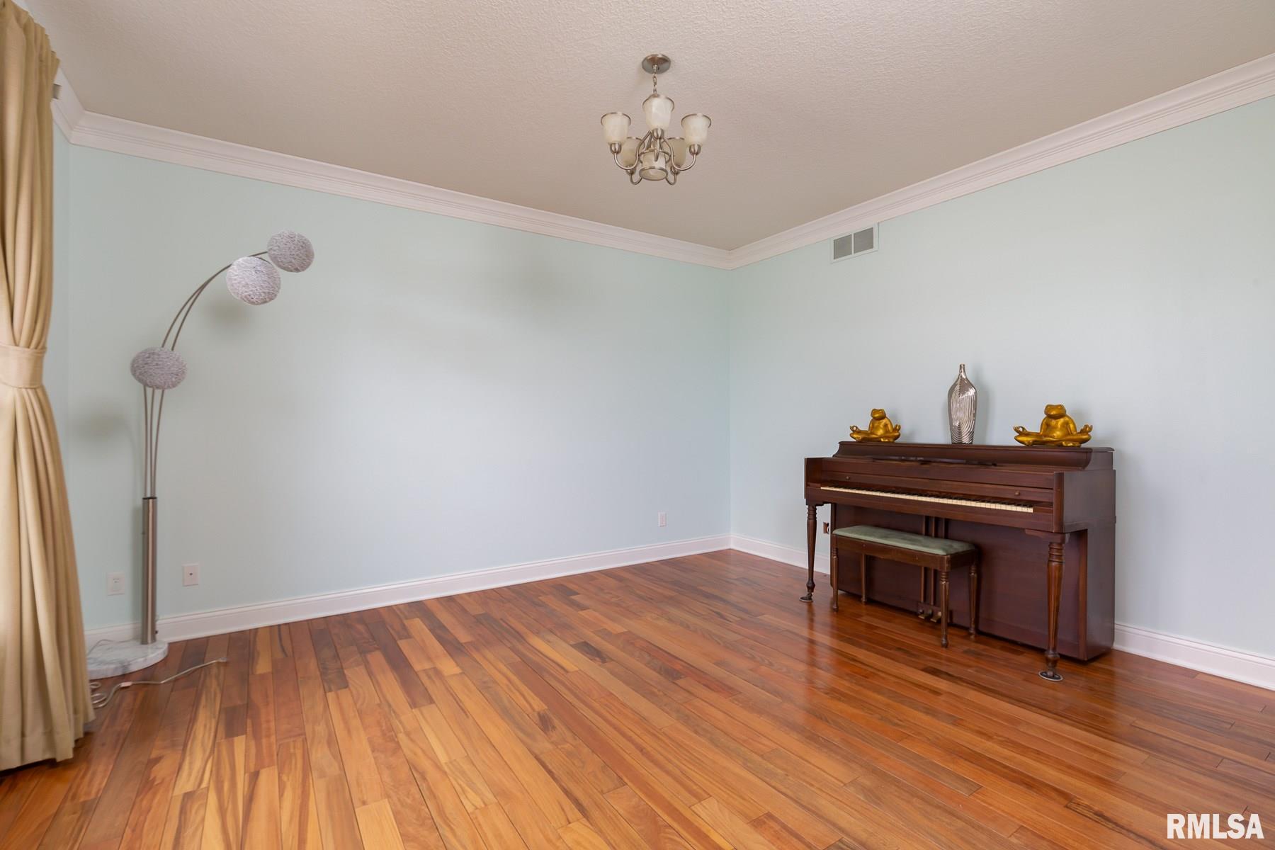 5766 Judge Road Bettendorf, IA 52722 - Photo 4 of 34 Gallery Image 4