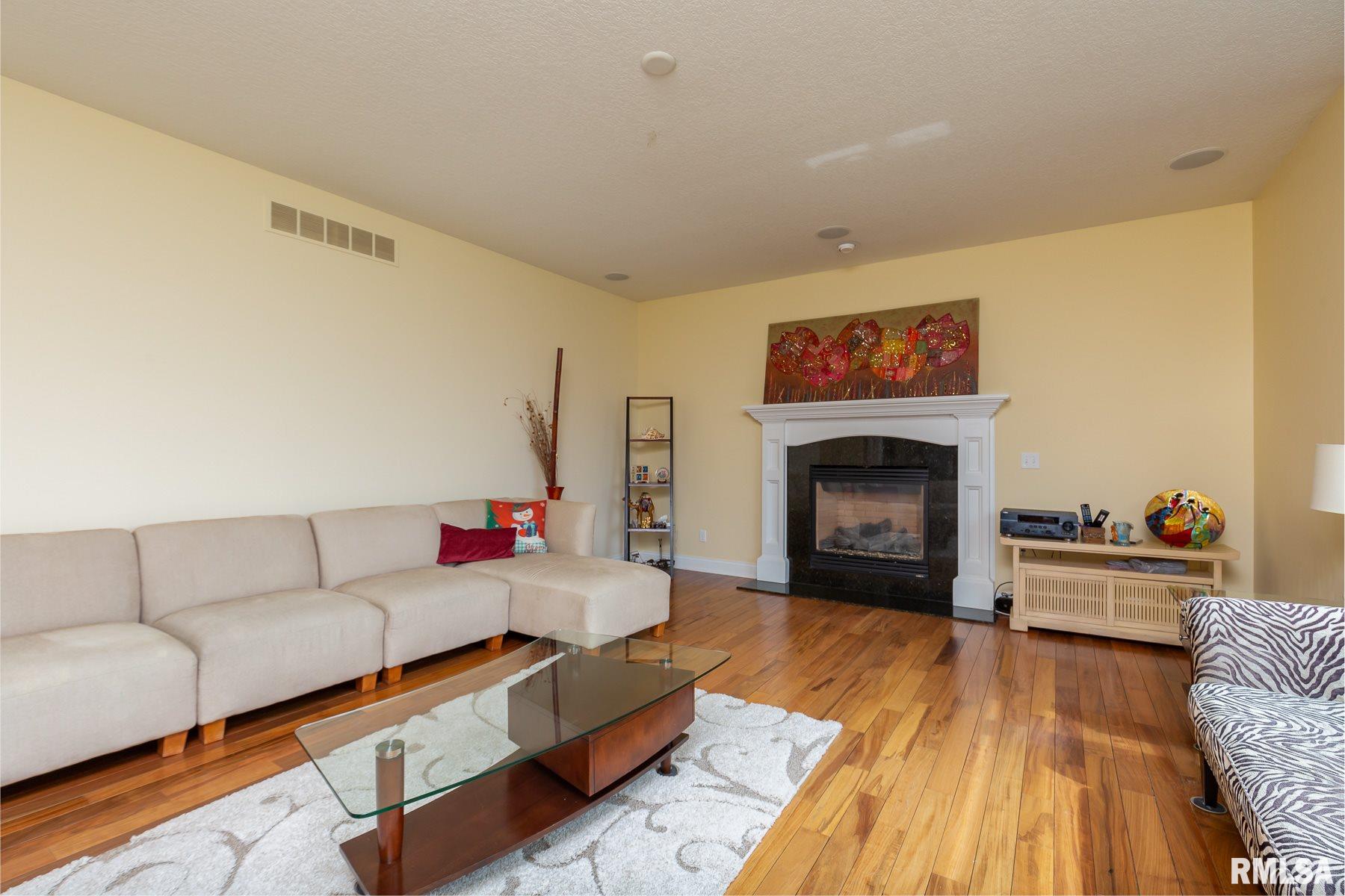 5766 Judge Road Bettendorf, IA 52722 - Photo 10 of 34 Gallery Image 10
