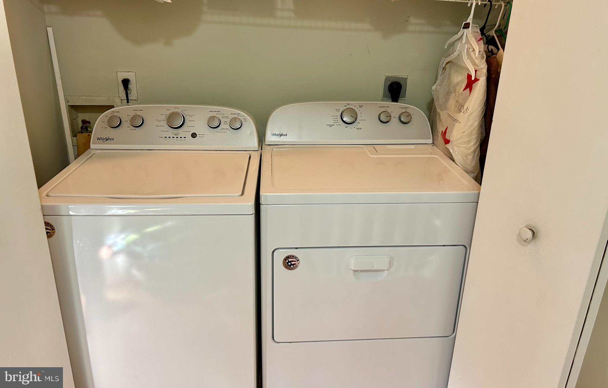5 Oyster Bay Road Absecon, NJ 08205 - Photo 10 of 15 a utility room with dryer and washer