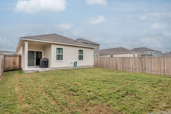 $1,695 | 5612 Pearl Meadow, Converse, TX 78109