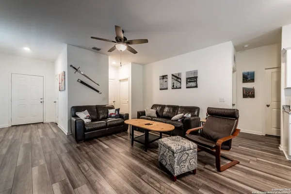 $1,695 | 5612 Pearl Meadow, Converse, TX 78109