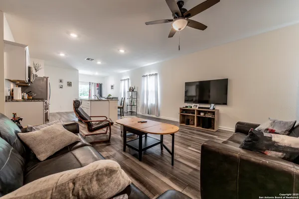 $1,695 | 5612 Pearl Meadow, Converse, TX 78109