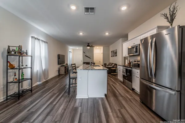 $1,695 | 5612 Pearl Meadow, Converse, TX 78109