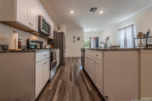 $1,695 | 5612 Pearl Meadow, Converse, TX 78109