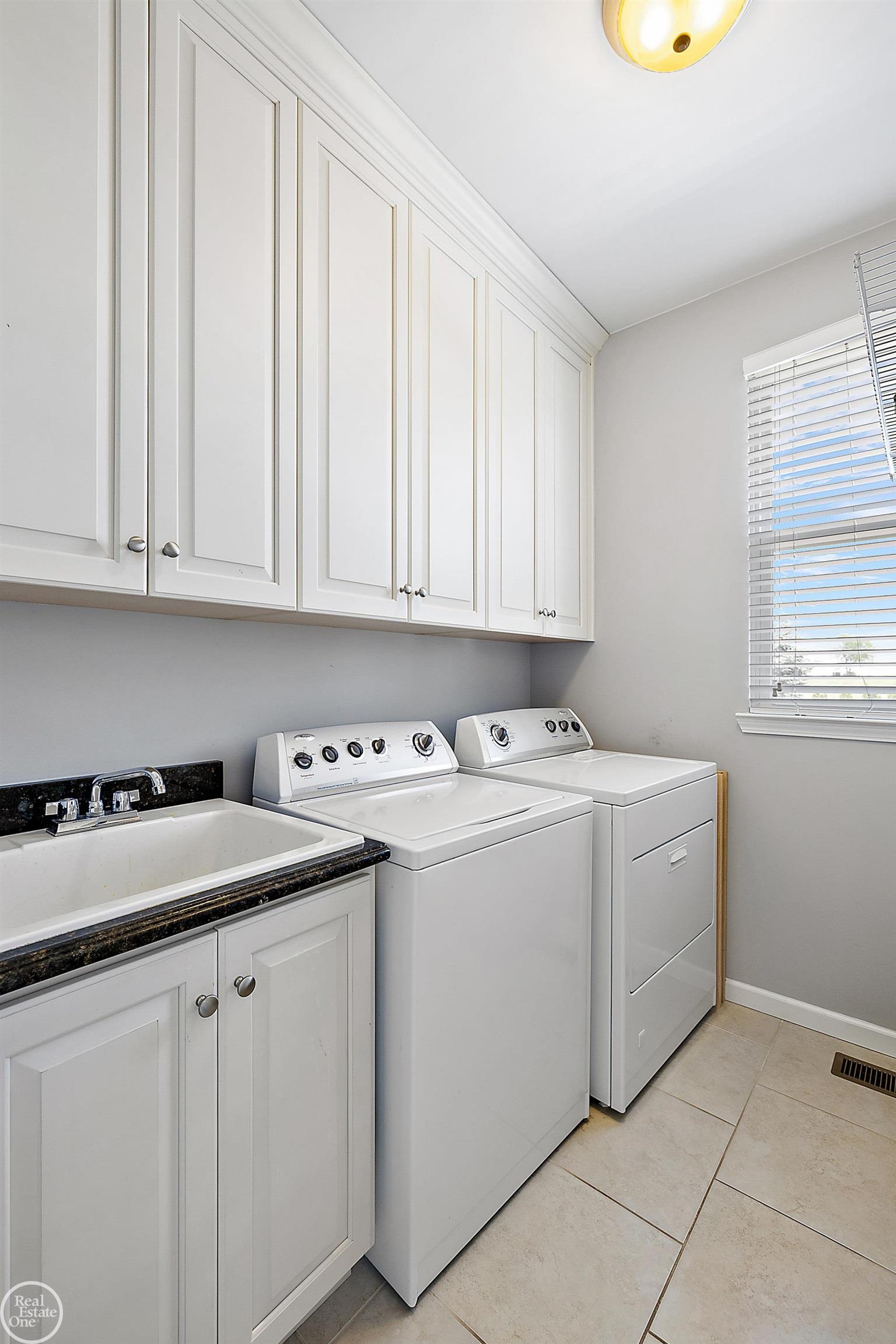 16389 Moore Park Road Macomb, MI 48044 - Photo 26 of 57 50110602-25.JPG