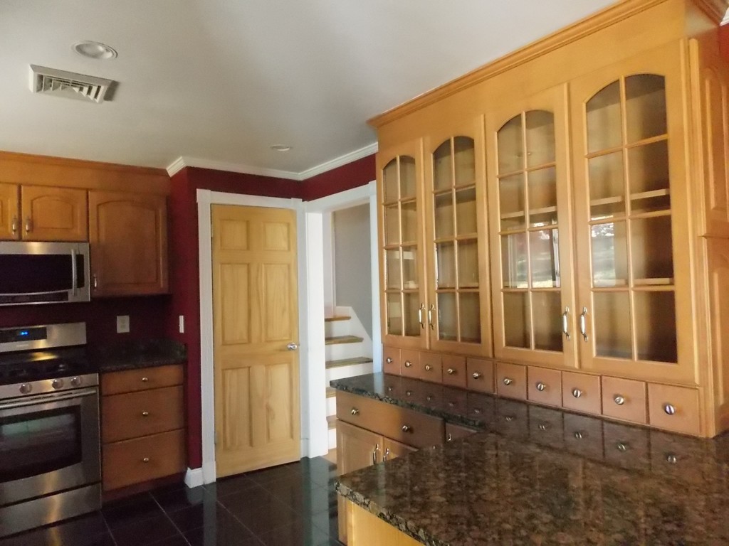 109 Stow Road Marlborough, MA 01752 - Photo 4 of 19 Gallery Image 4