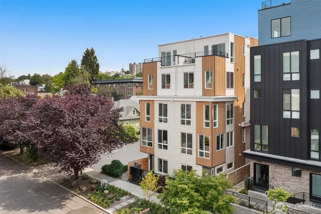 $959,900 | 222 D 10th Avenue East, Seattle, WA 98102