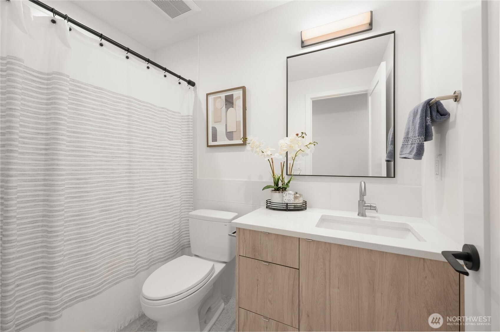 222 D 10th Avenue East Seattle, WA 98102 - Photo 12 of 26