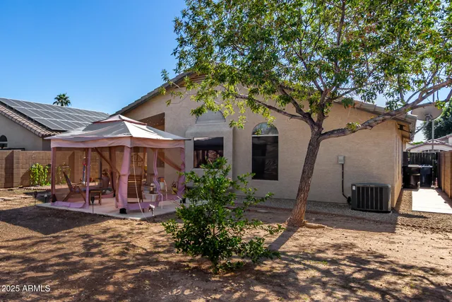 a view of outdoor space yard and porch