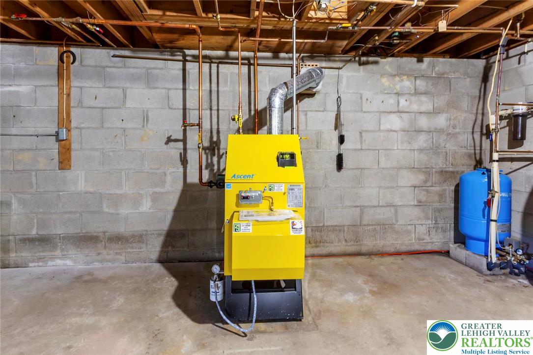 919 Breidinger Road Nazareth, PA 18064 - Photo 25 of 33 a bathroom with a mirror