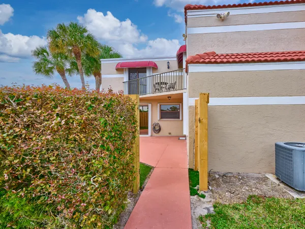 a street sign on the side of building