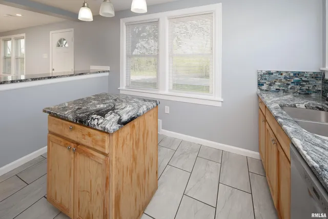 $175,000 | 3712 33rd Street, Moline, IL 61265