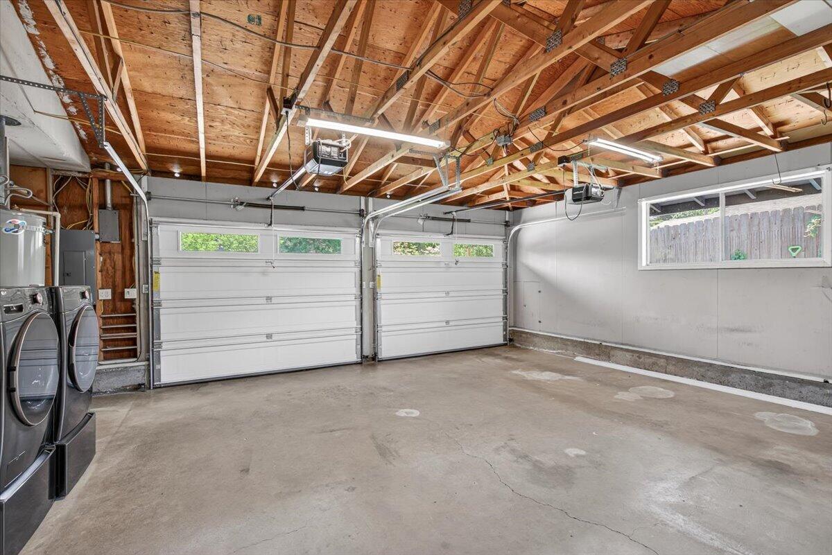 309 North Berkeley Way Medford, OR 97504 - Photo 25 of 32 2-car attached Garage