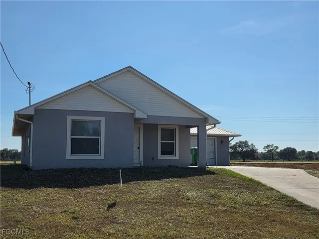 $1,700 | 5010 Dolphin Court, LaBelle, FL 33935