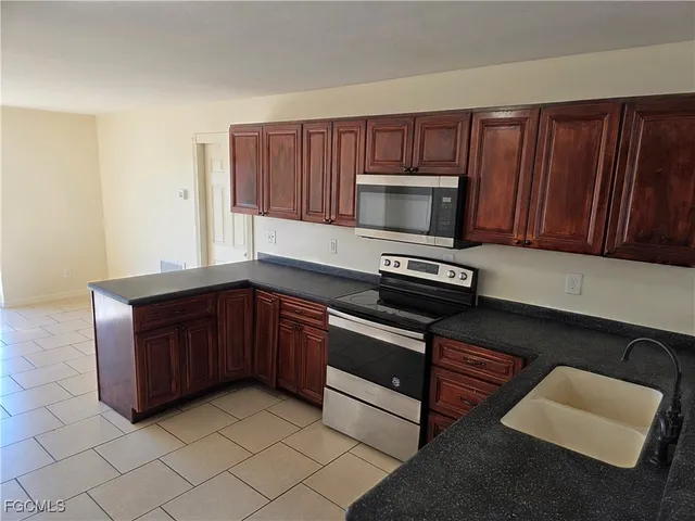 $1,700 | 5010 Dolphin Court, LaBelle, FL 33935