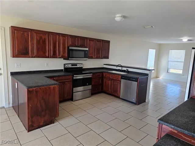 $1,700 | 5010 Dolphin Court, LaBelle, FL 33935