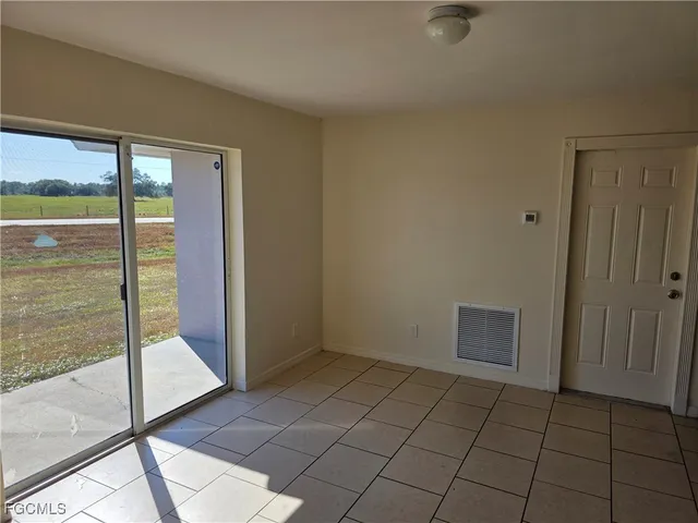 $1,700 | 5010 Dolphin Court, LaBelle, FL 33935