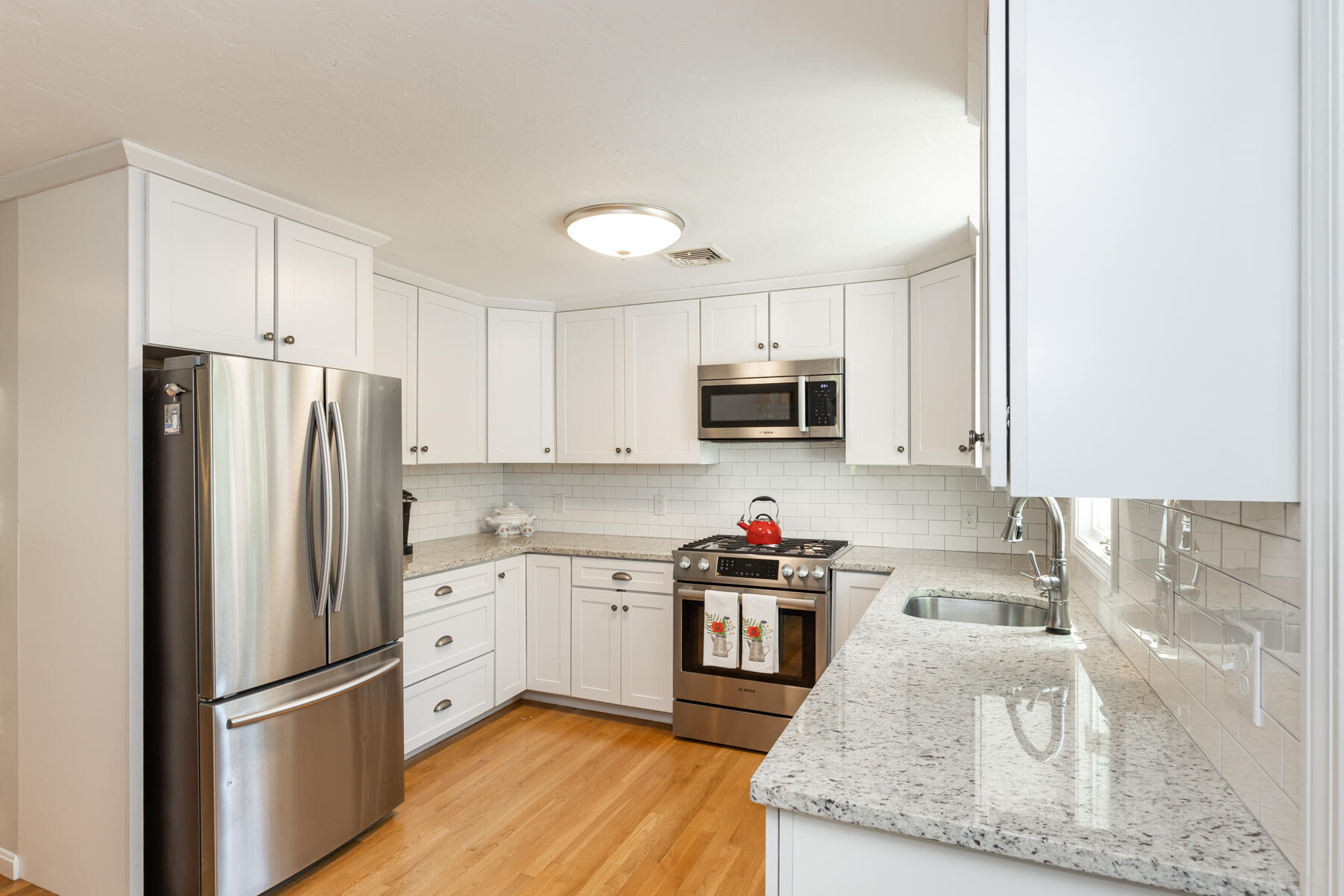 4 South Sandwich Road Mashpee, MA 02649 - Photo 14 of 58 4SouthSandwichRdMashpee-5119