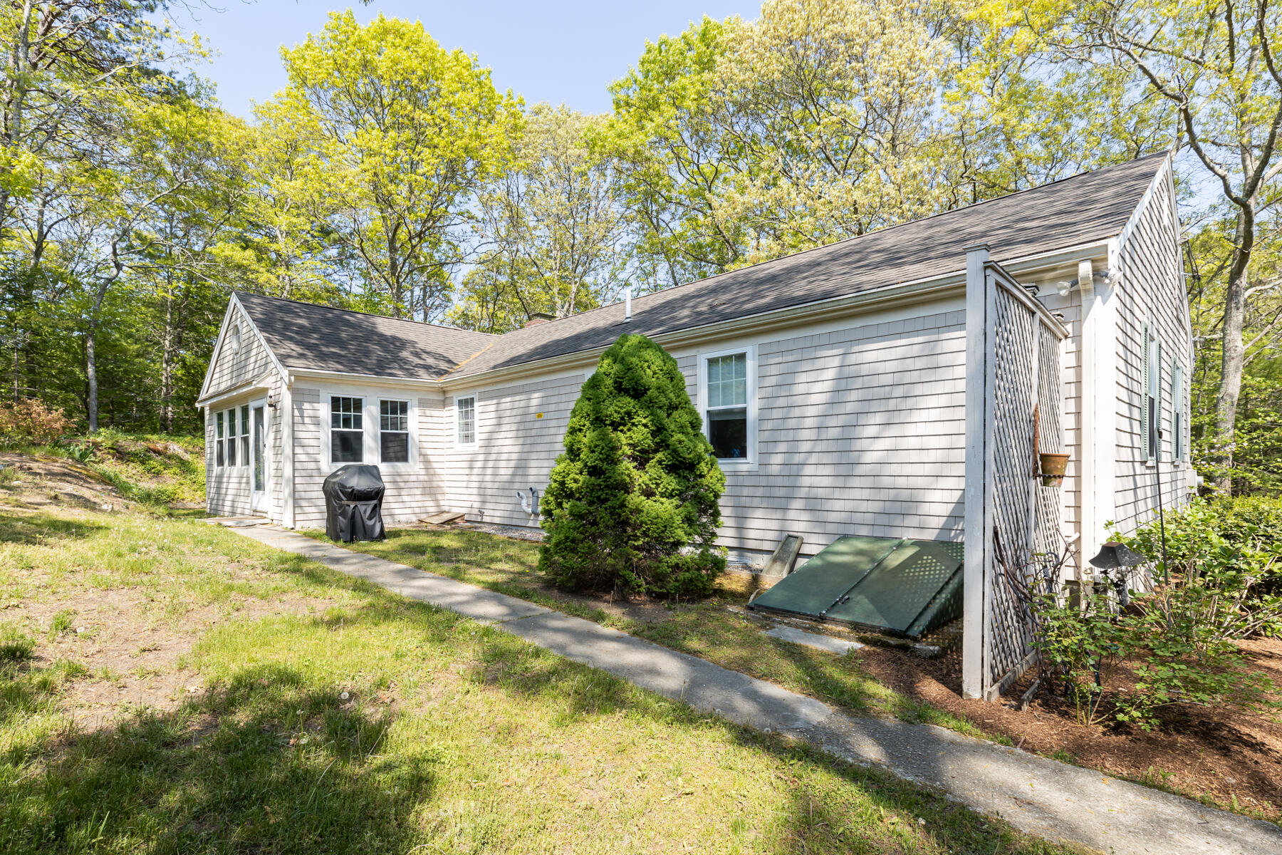 4 South Sandwich Road Mashpee, MA 02649 - Photo 24 of 58 4SouthSandwichRdMashpee-5191