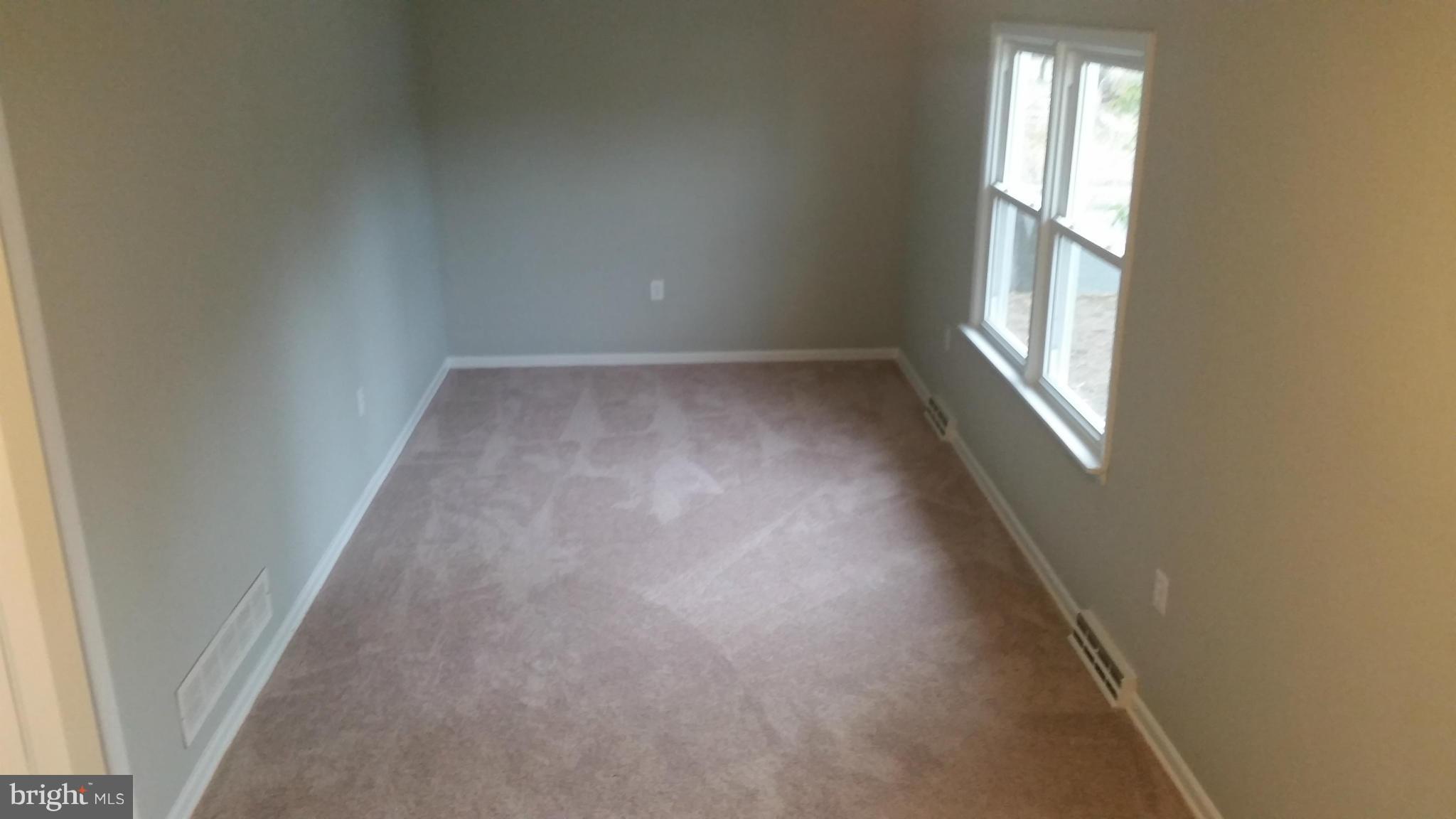 211 Spesutia Road Aberdeen, MD 21001 - Photo 4 of 18 Living Room