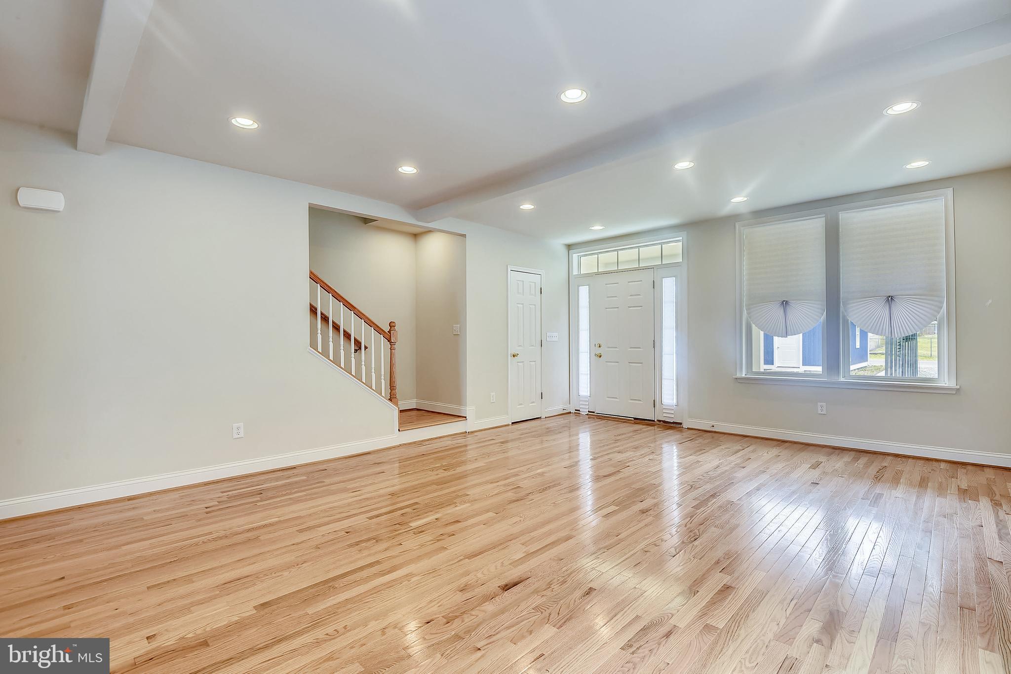 7820 Renshaw Road Pasadena, MD 21122 - Photo 17 of 76 Living room