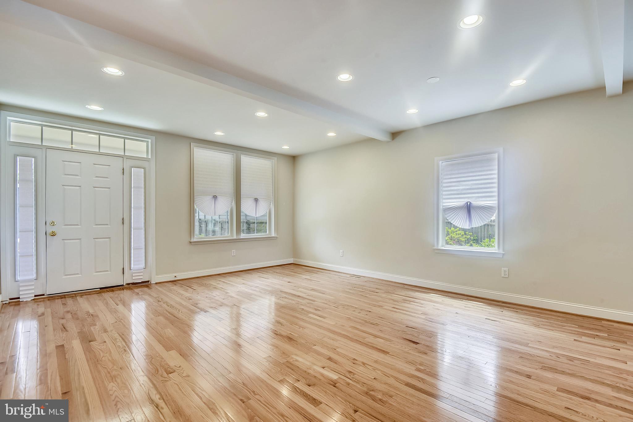 7820 Renshaw Road Pasadena, MD 21122 - Photo 18 of 76 Living room