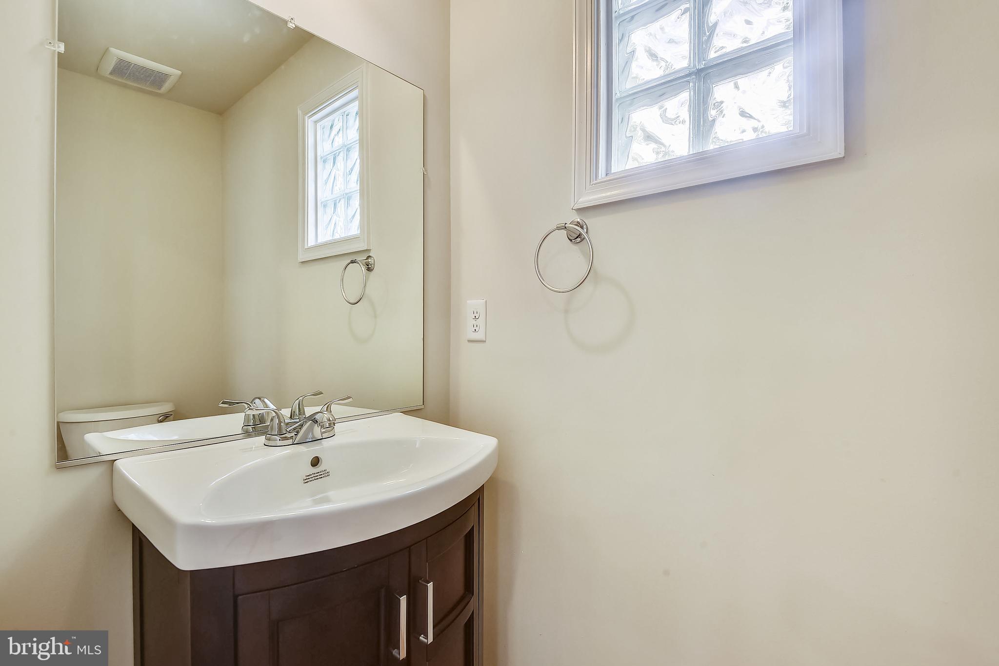 7820 Renshaw Road Pasadena, MD 21122 - Photo 29 of 76 1/2 bath on main level