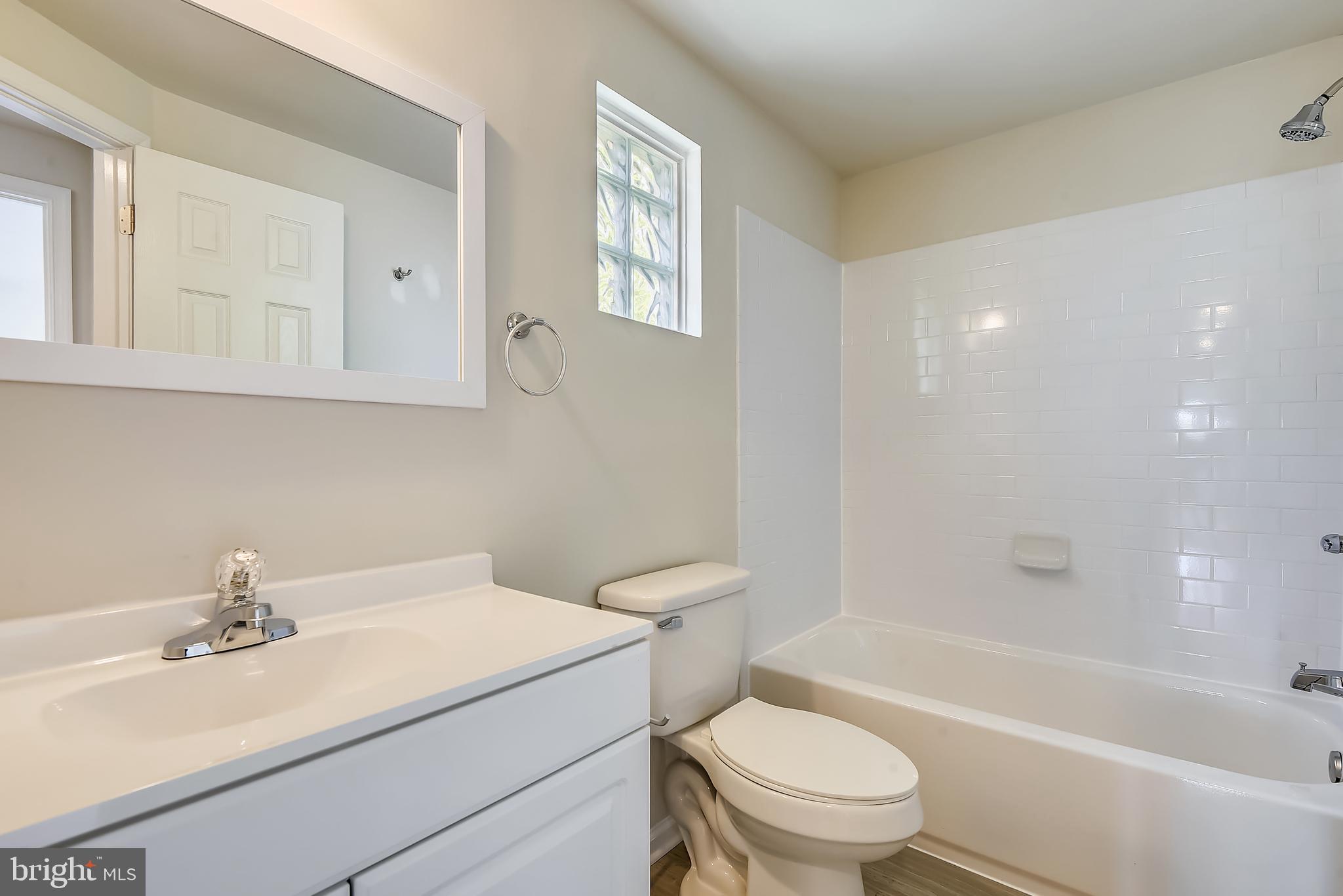 7820 Renshaw Road Pasadena, MD 21122 - Photo 32 of 76 Full bath on upper level