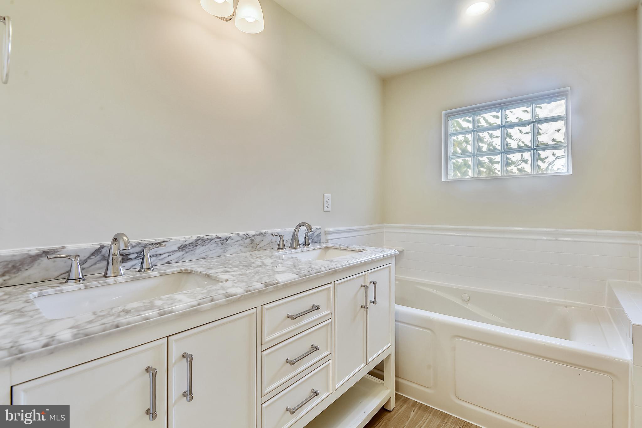 7820 Renshaw Road Pasadena, MD 21122 - Photo 33 of 76 Master bath w/ double vanity & jetted tub
