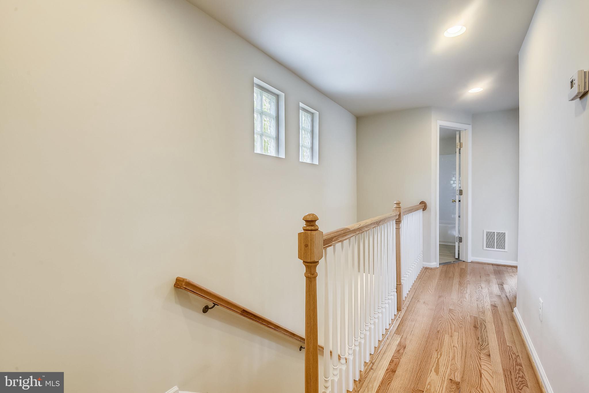 7820 Renshaw Road Pasadena, MD 21122 - Photo 44 of 76 Hallway on upper level