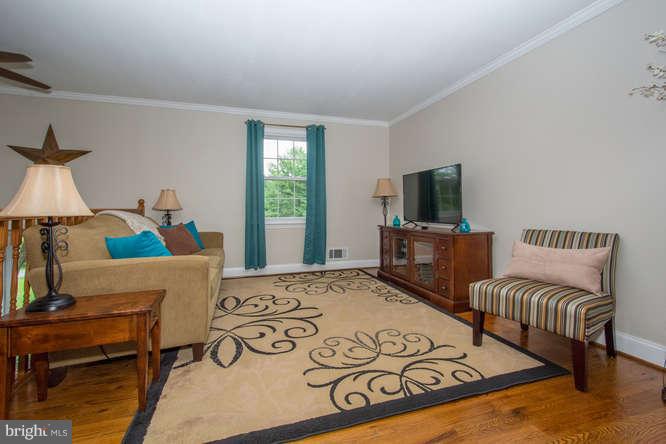 10911 Rawley Road New Market, MD 21774 - Photo 4 of 23 Living Room