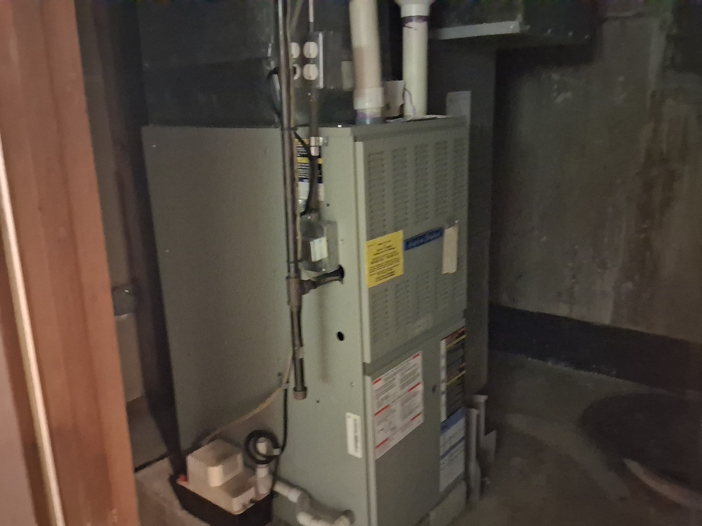 10557 South Racine Avenue Chicago, IL 60643 - Photo 18 of 20 a close view of water heater room