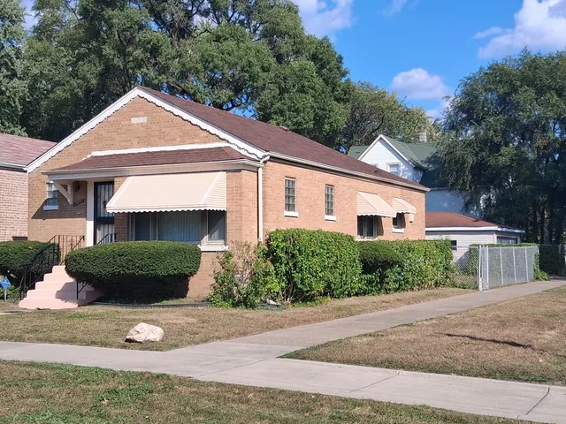 a front view of a house with garage