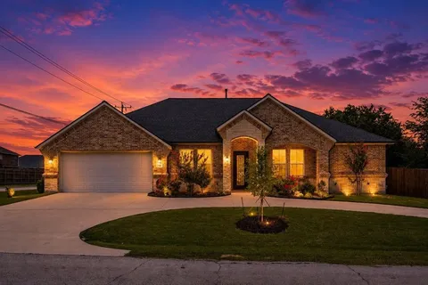 $625,000 | 101 Sycamore Lane, Roanoke, TX 76262