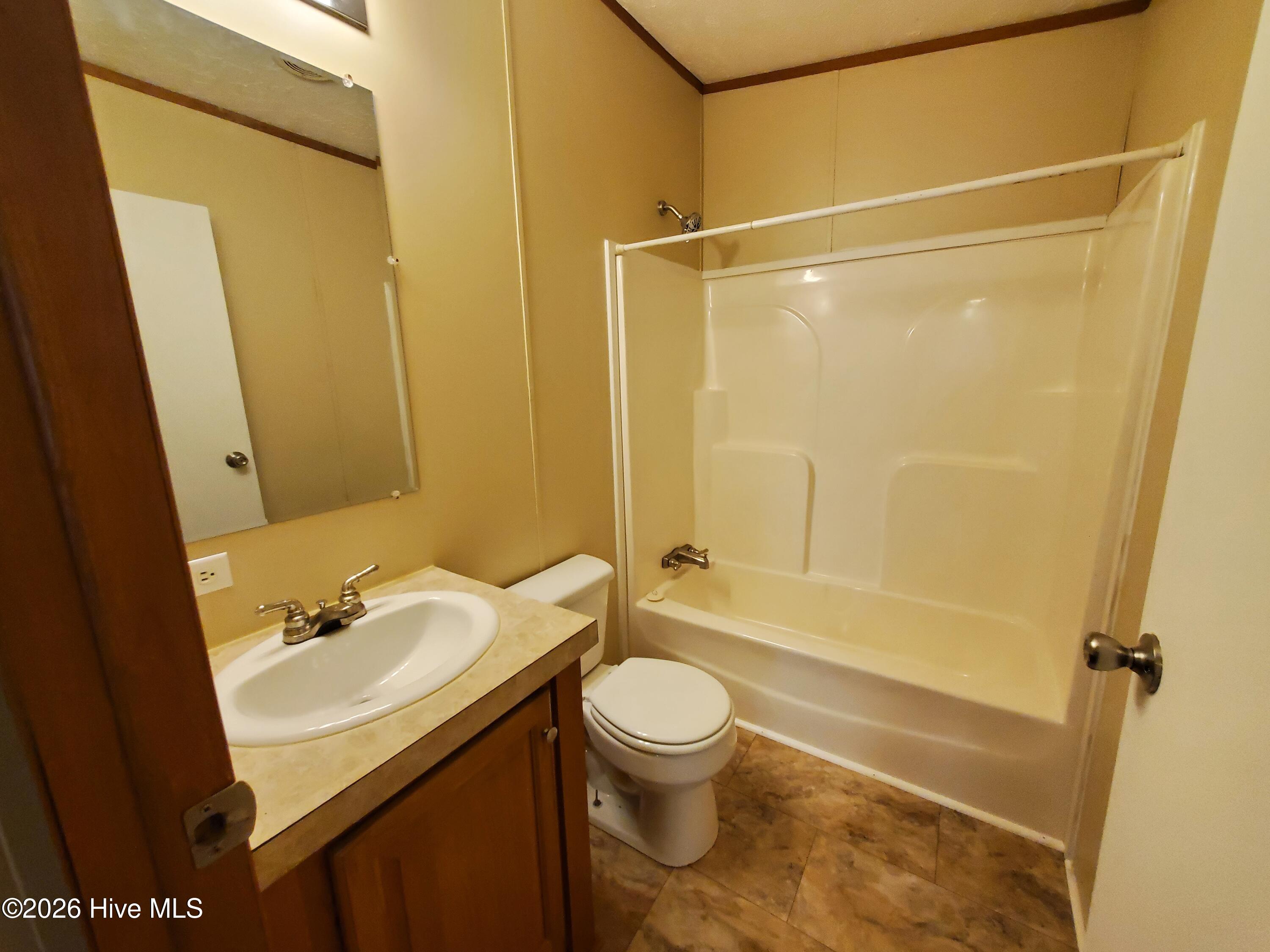 600 Leatherback Court Hubert, NC 28539 - Photo 17 of 19 Hall bath