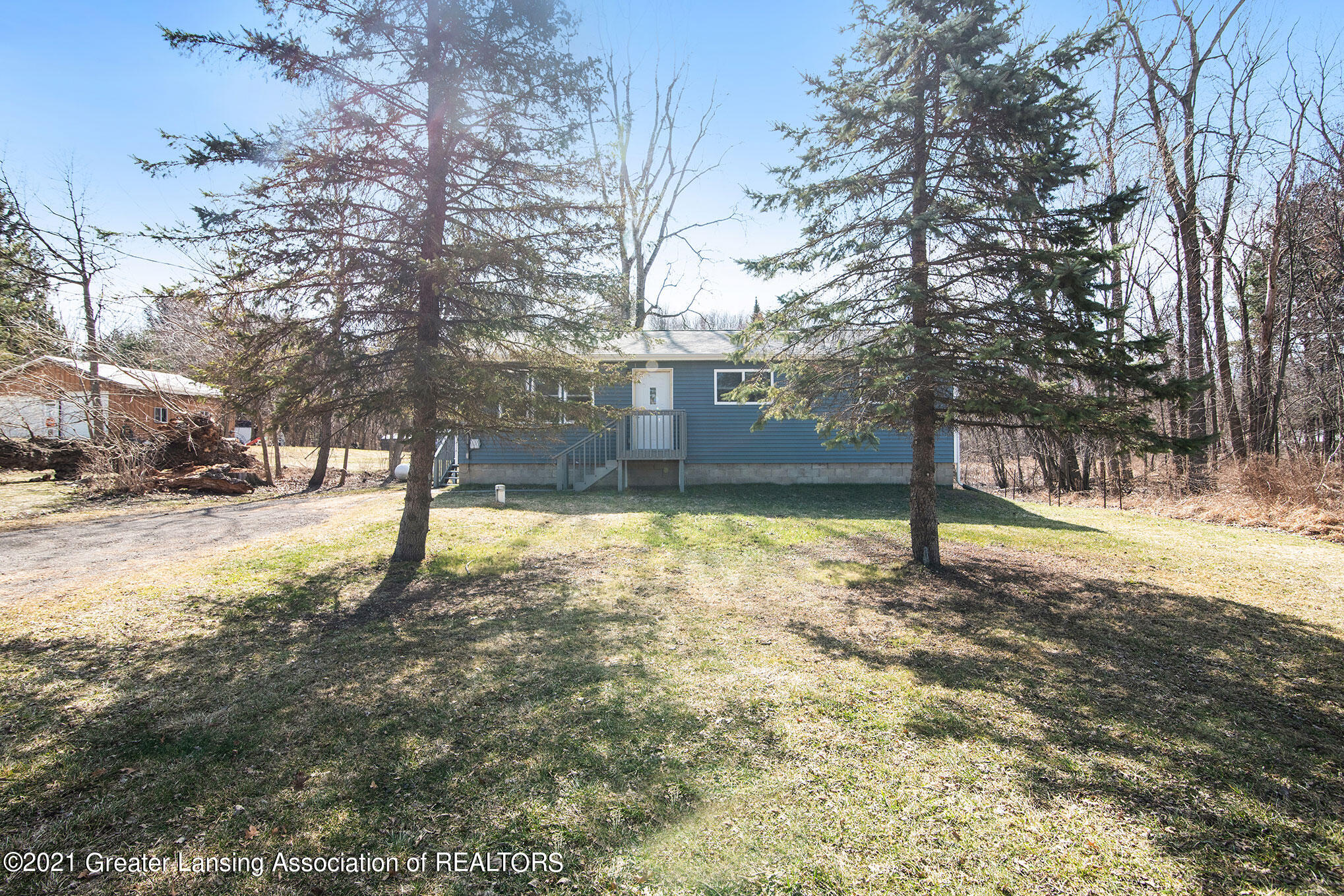 6717 Lansing Road Perry, MI 48872 - Photo 1 of 25 17